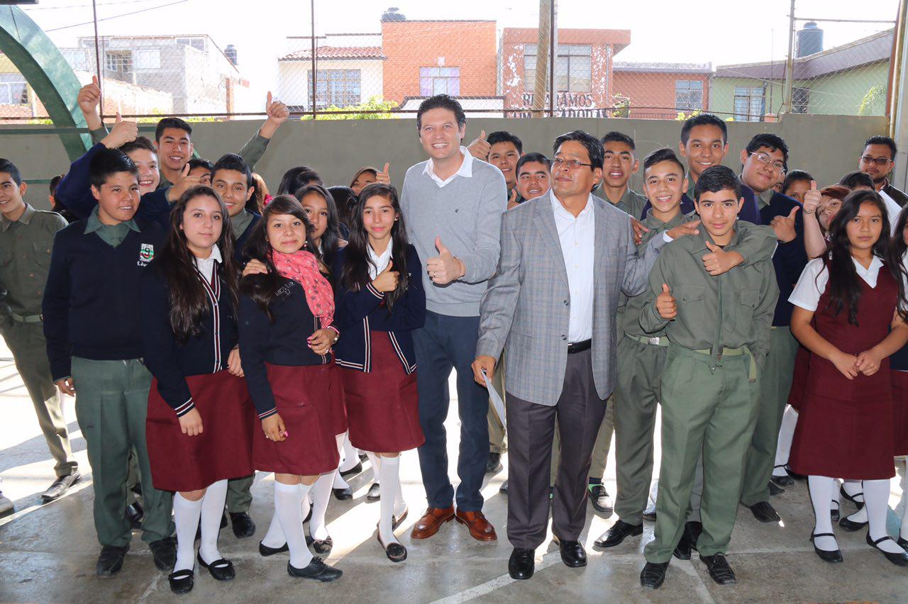 Alfonso Martínez visita colonia Prados Verdes para atender necesidades de vecinos