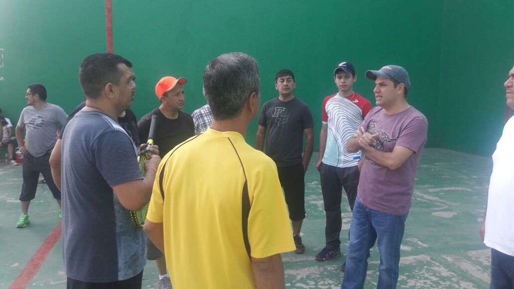 Se abre escuela de frontenis