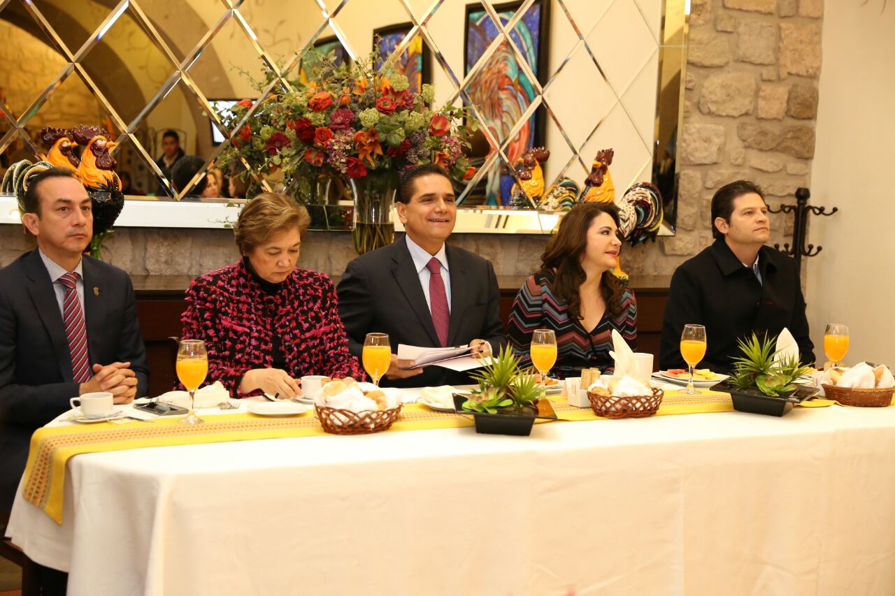 Reforzar esquemas de financiamiento para mujeres emprendedoras: Silvano Aureoles