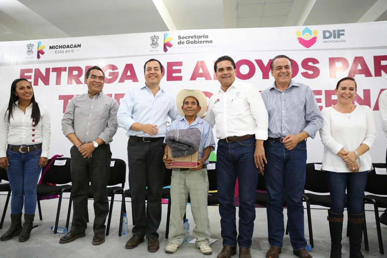 Arranca Silvano Aureoles entrega de apoyos para temporada invernal en Oriente michoacano