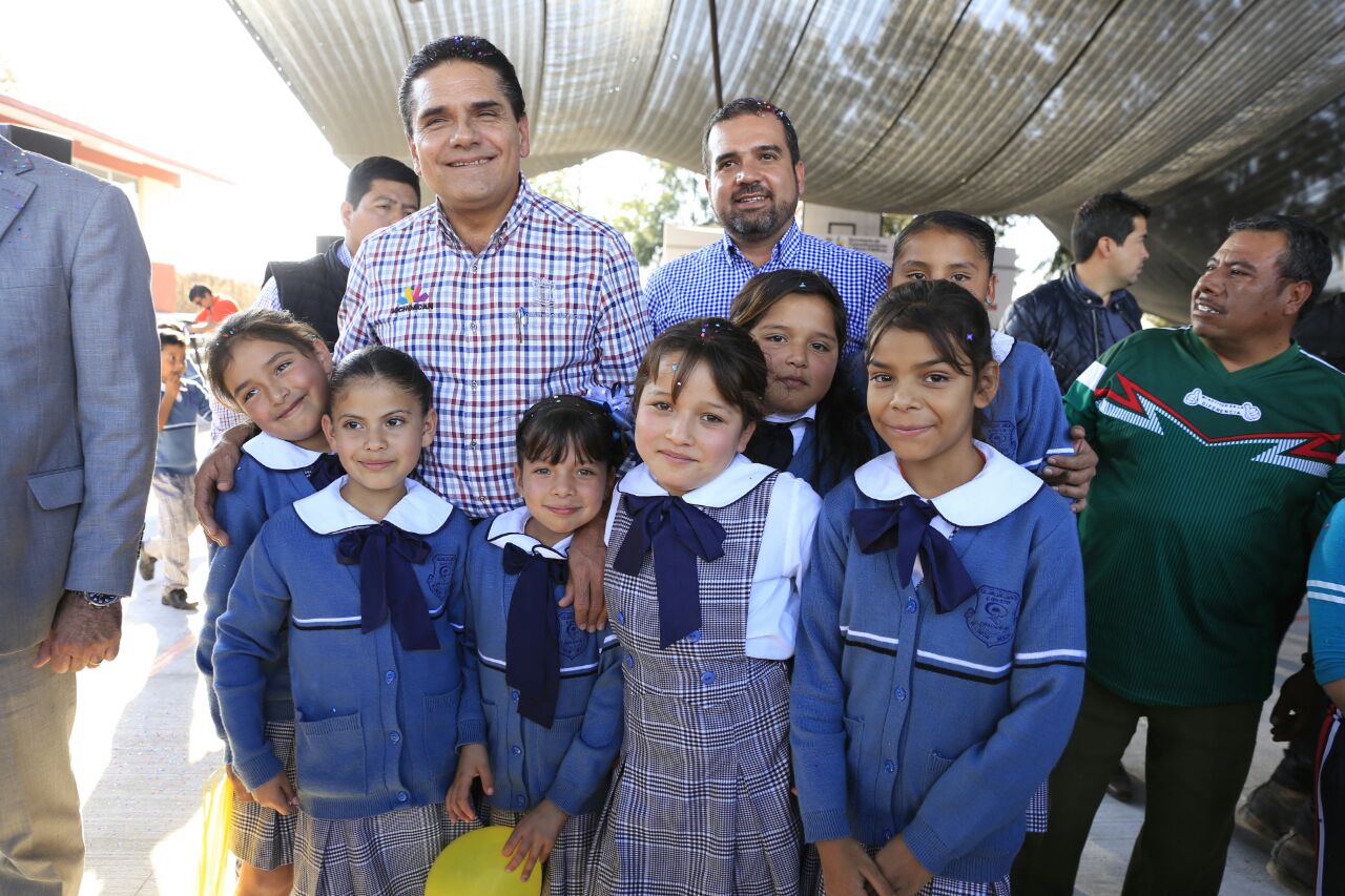 Inaugura Gobernador obras en Ixtlán