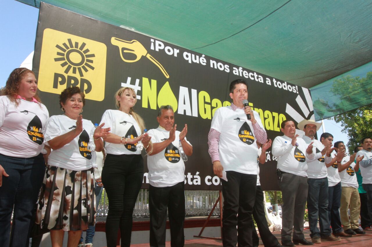 Miles de perredistas se manifiestan en Michoacán contra el gasolinazo