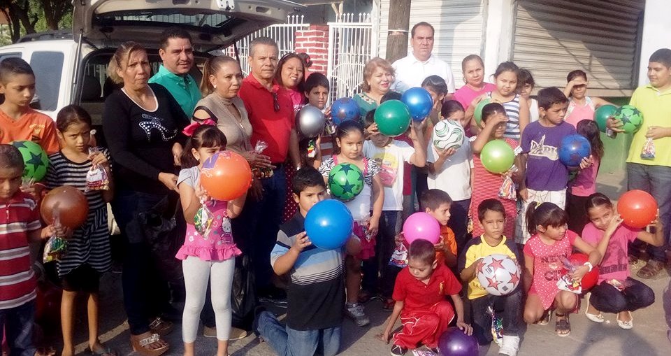 PRI Apatzingán realiza entrega de juguetes en colonias