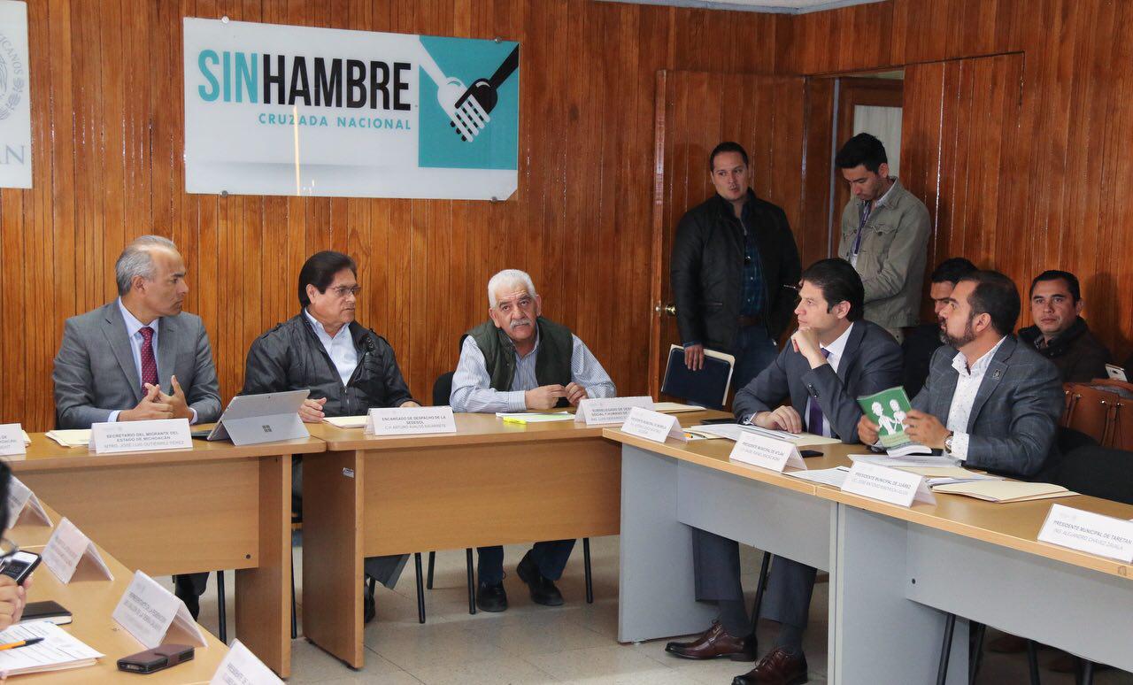 Alfonso Martínez brinda todo el apoyo a migrantes morelianos