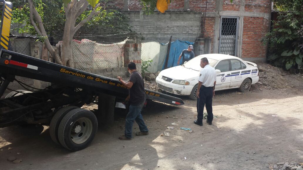 Inicia retiro de vehículos abandonados en Apatzingán