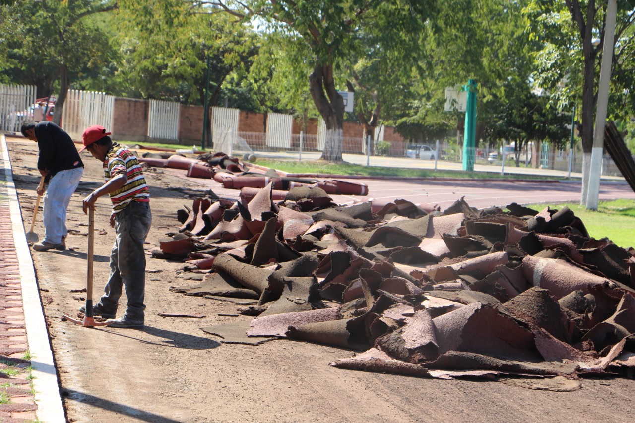 Inicia reconstrucción de la pista de tartán en Apatzingán