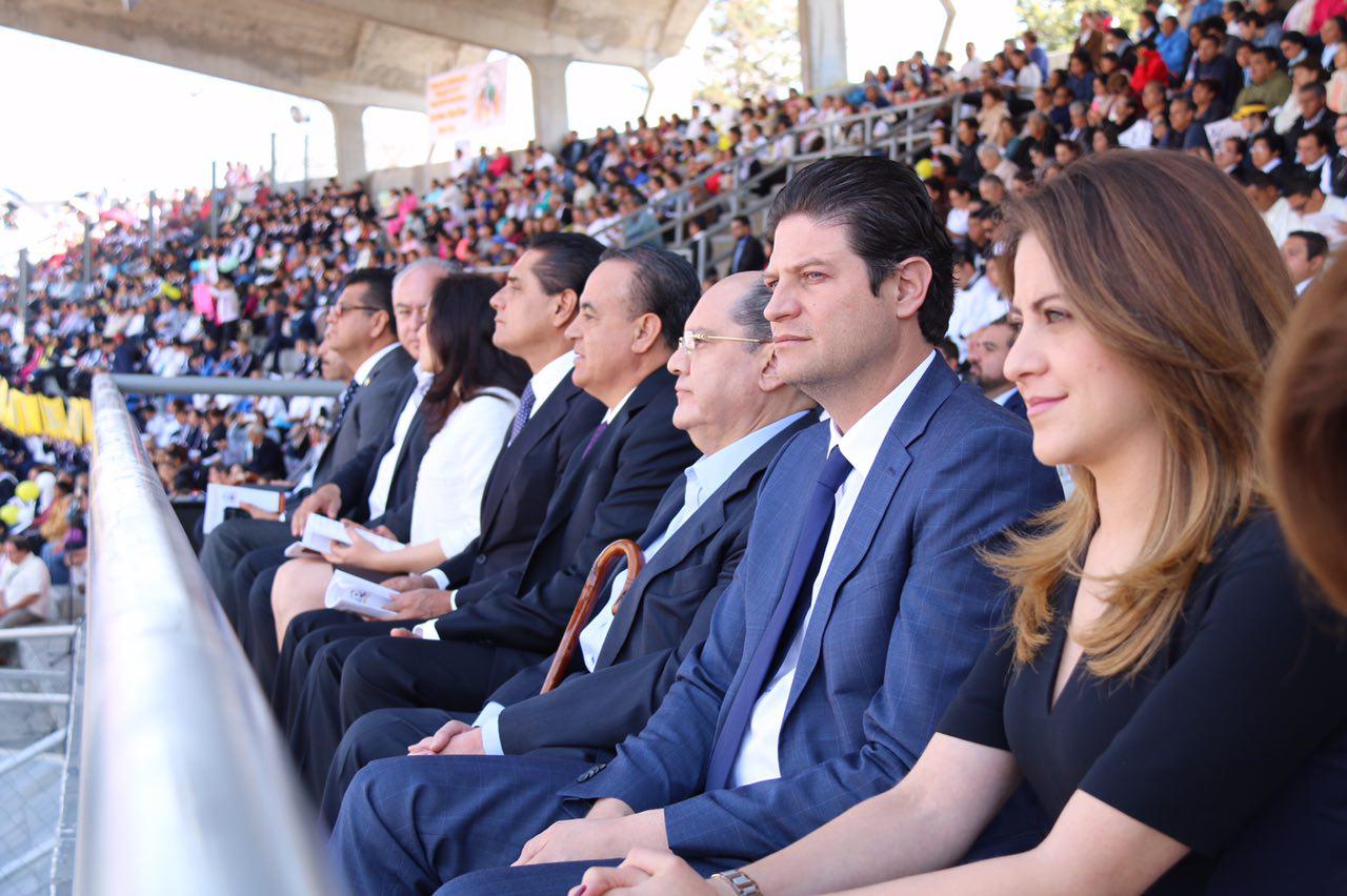 Alfonso Martínez acompañó al Monseñor Carlos Garfias Merlos a su toma de posesión como Arzobispo de Morelia