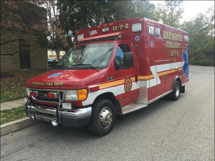 Adquiere ayuntamiento camión de bomberos y ambulancia