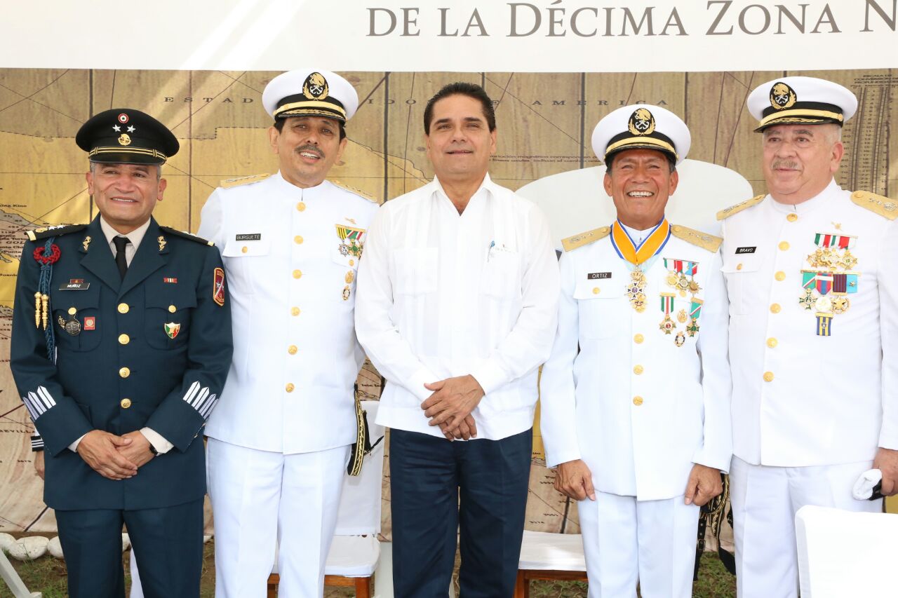 Asiste Gobernador a entrega recepción de Mando de Armas en la 10 Zona Naval
