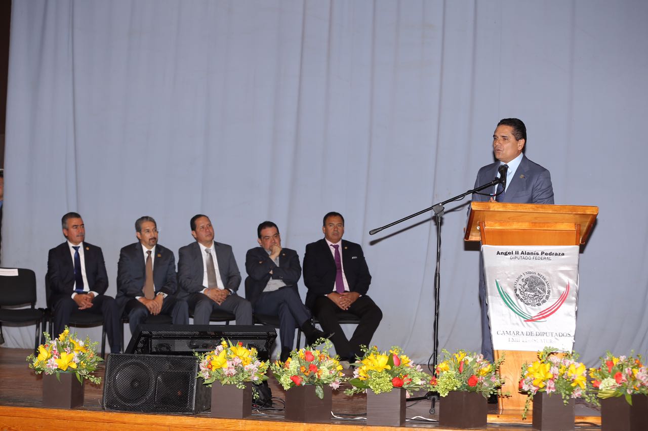 Propone Gobernador a Presidentes Municipales construir programa de apoyo a migrantes