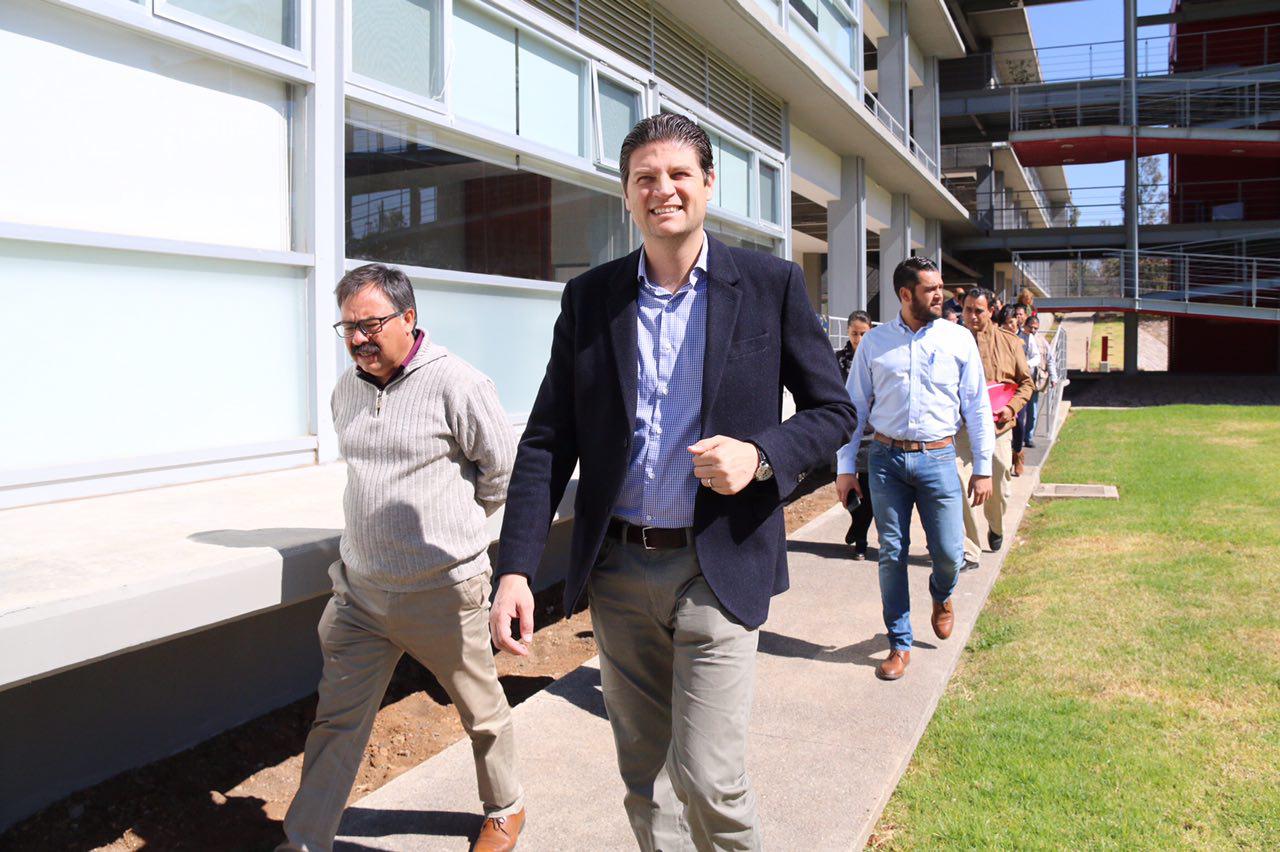 Alfonso Martínez estrecha relación con la UNAM campus Morelia