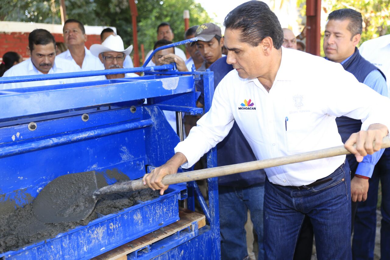 Arrancan Gobernador y Comité Ciudadano obras por 7 mdp en Úspero, mpio. de Parácuaro