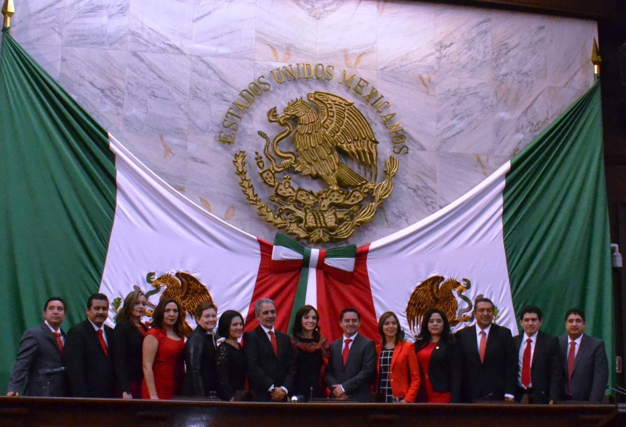 Iniciativa del tricolor para reducir 50% diputaciones plurinominales