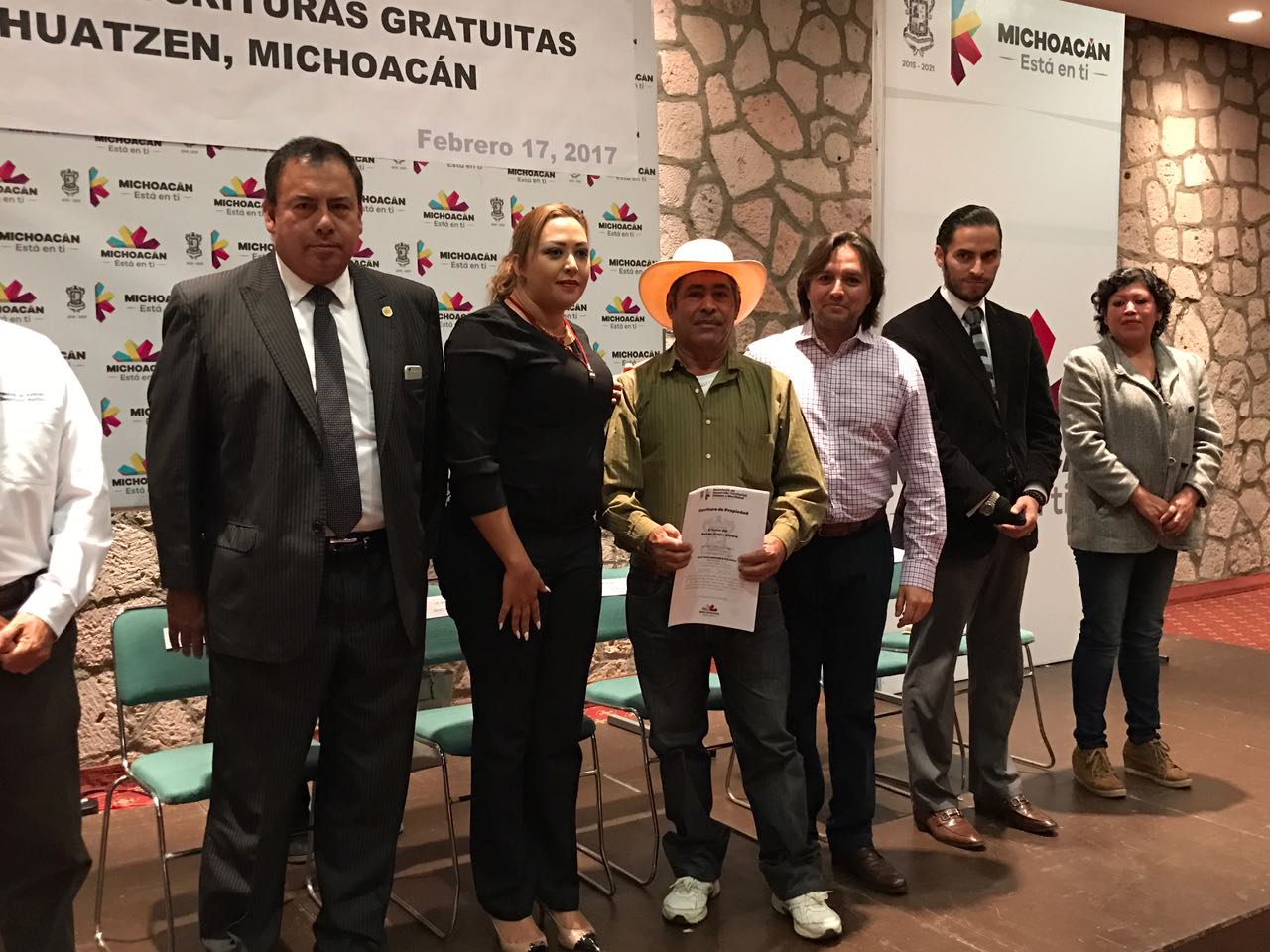 Sedetum entrega escrituras gratuitas a pobladores de Nahuatzen