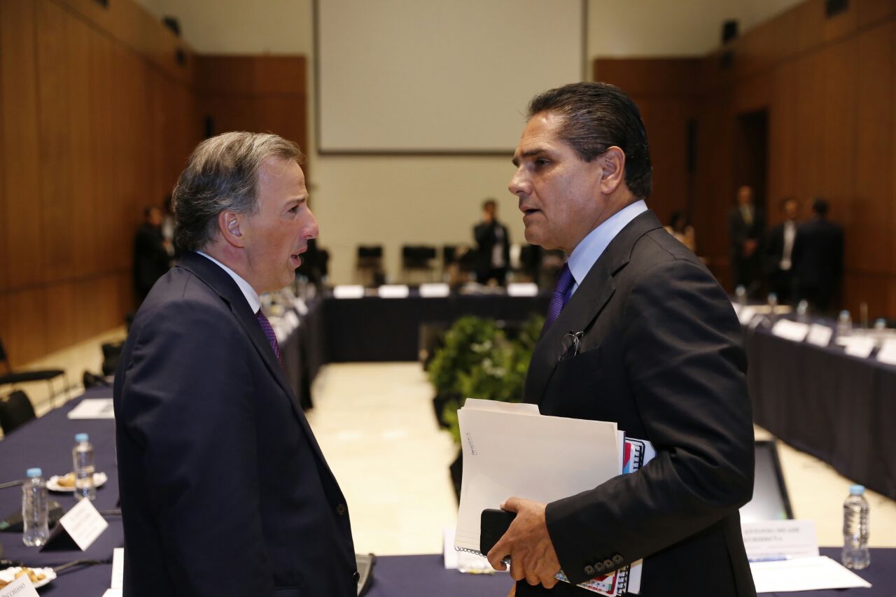 Éxito de las ZEE, indispensable para abatir el rezago en México: Silvano Aureoles