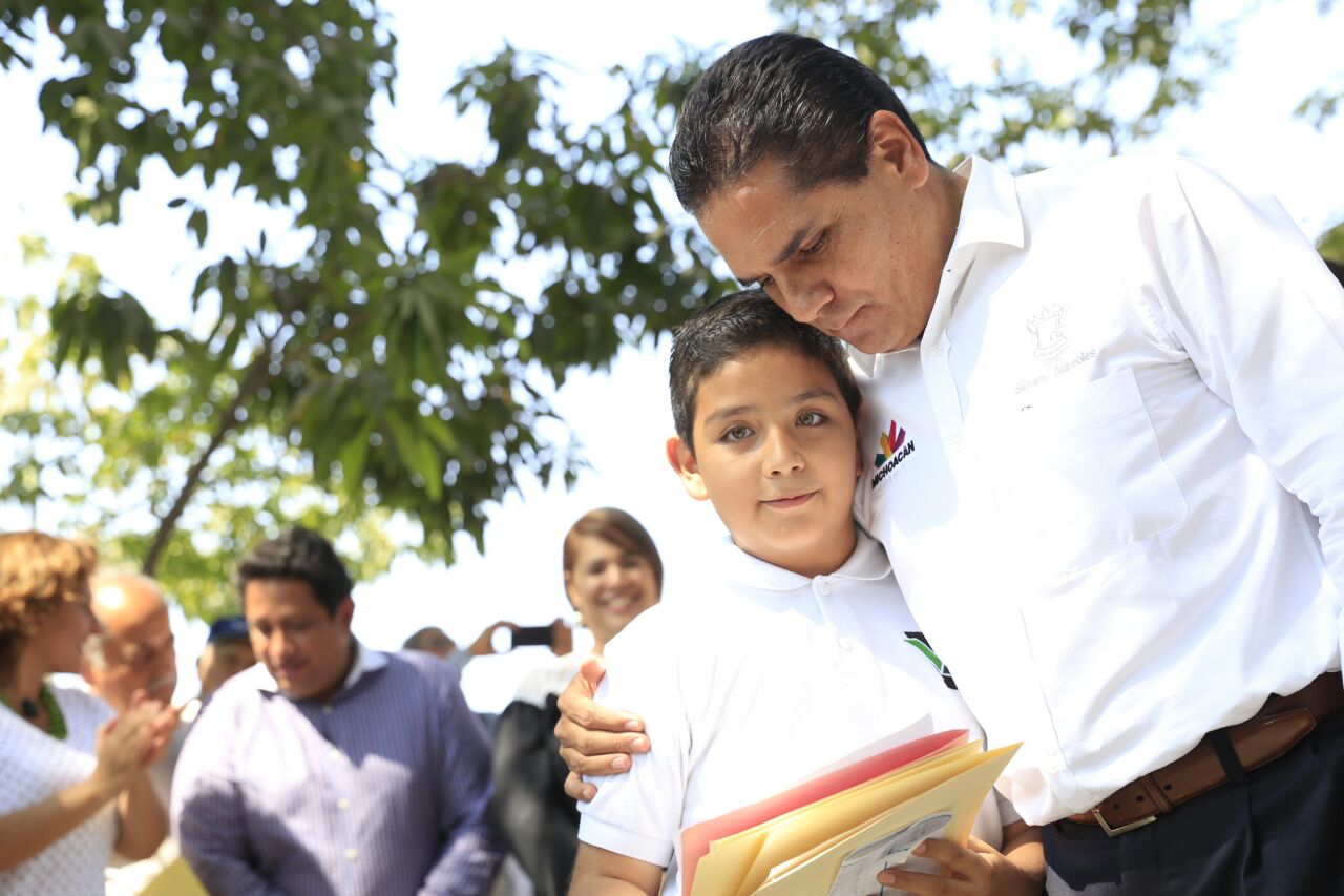 Inaugura Gobernador obras por 4.5 mdp en Apatzingán