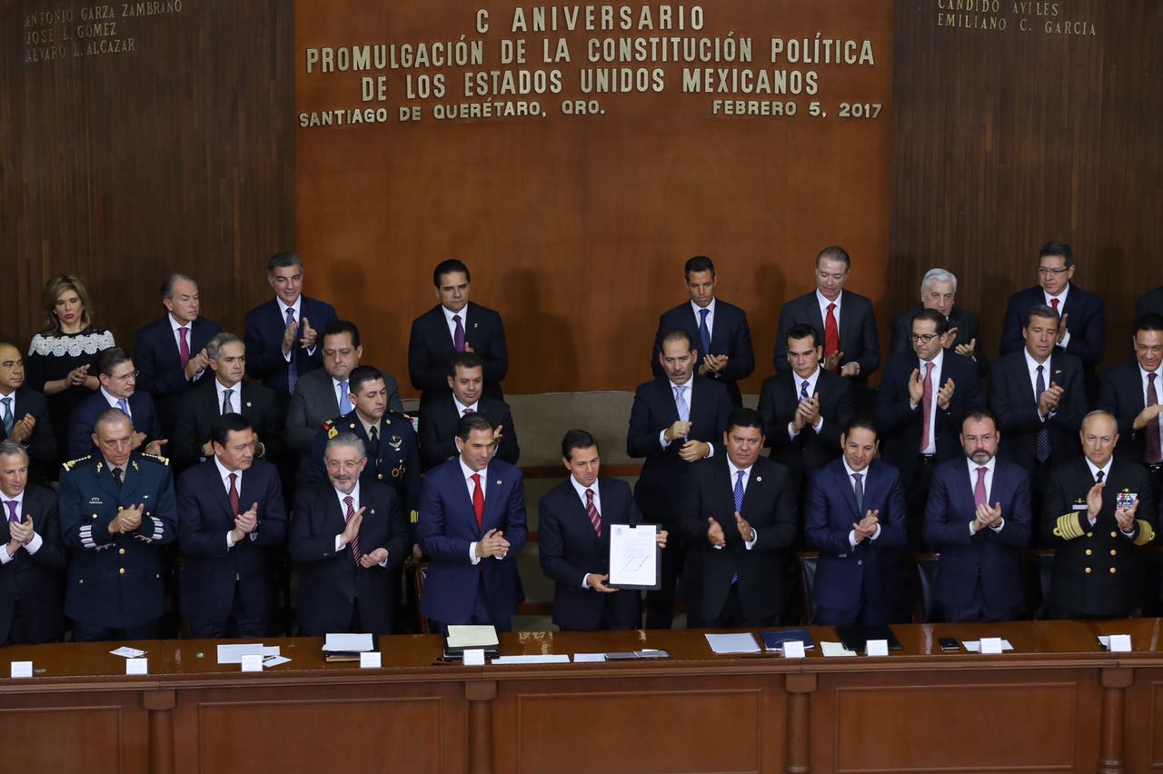 Atestigua Gobernador ceremonia nacional por Centenario de la Constitución