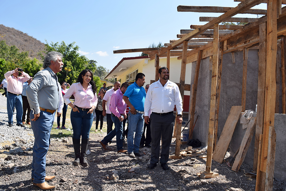 Rehabilita IIFEEM Escuela Primaria en Benito Juárez
