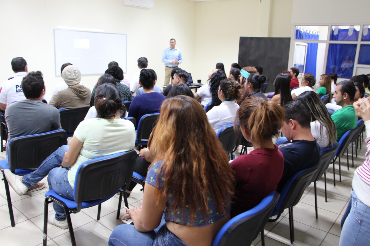 Imparten pláticas en escuelas sobre alcoholímetro