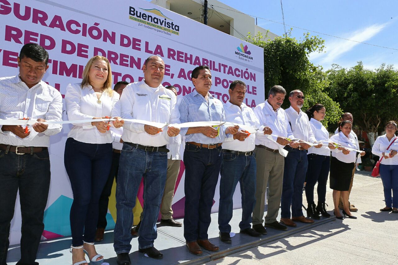 Entrega Silvano Aureoles 10 mdp en obras para habitantes de Buenavista