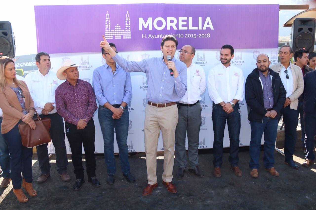 Arranca reencarpetamiento en carriles laterales de Avenida Camelinas