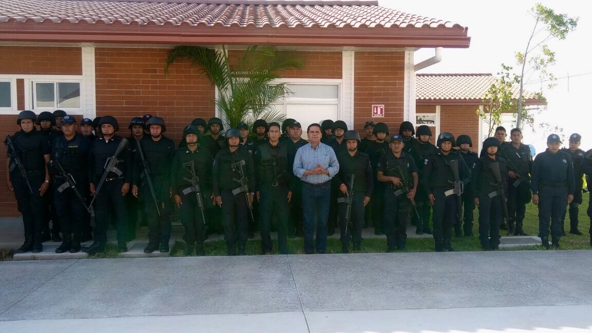 Supervisa Gobernador cuartel de Policía Michoacán en Huetamo