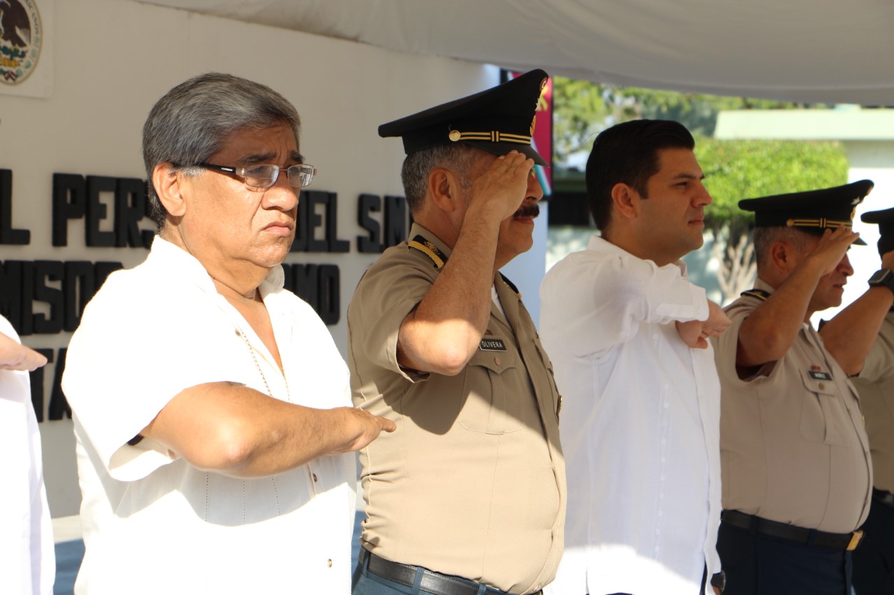 Para servir a la patria, inician adiestramiento militar hombres y mujeres
