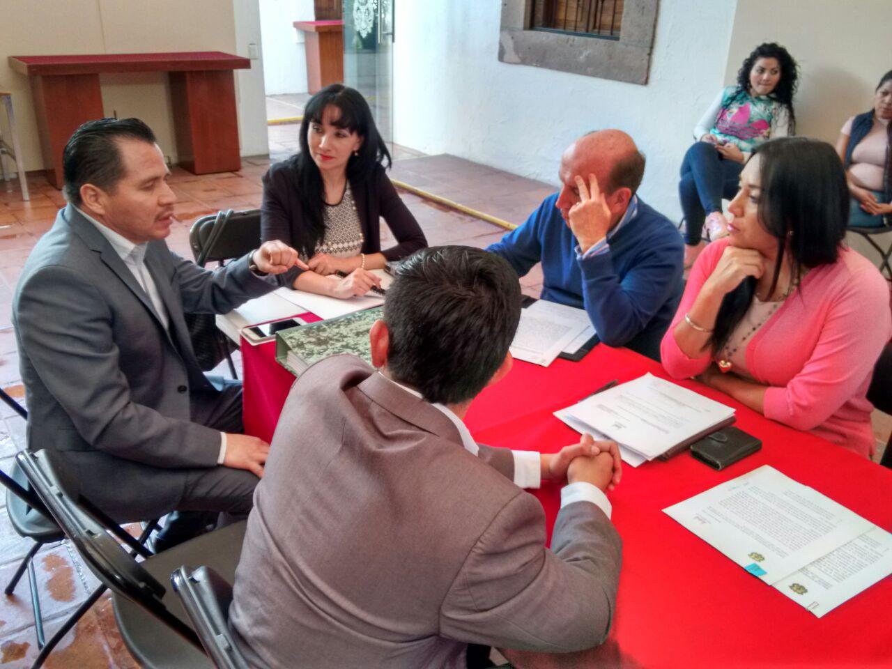 Regidores revisan propuestas para promover el orden en el comercio