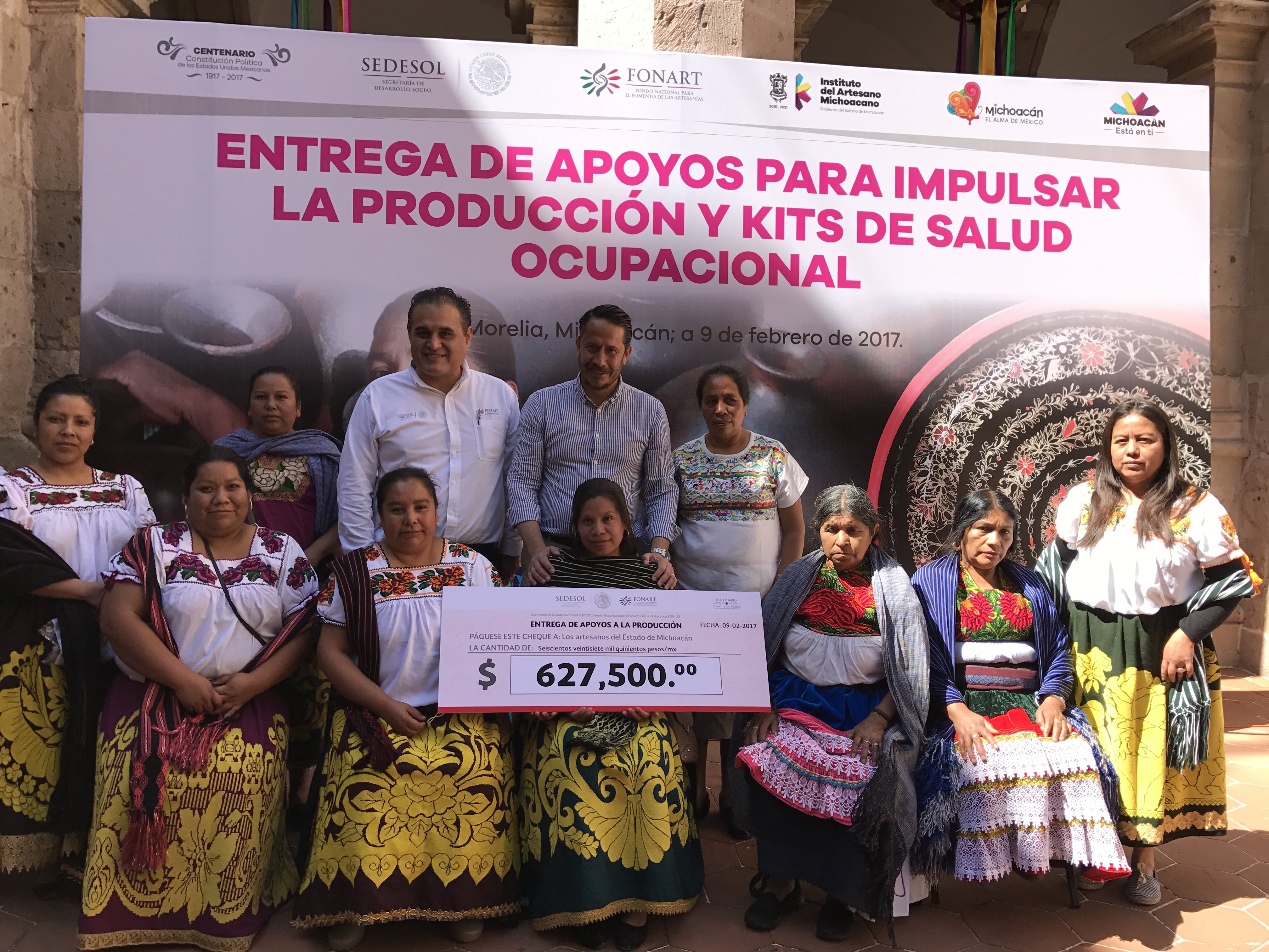 Entregan IAM y Fonart apoyos para impulsar la producción artesanal michoacana