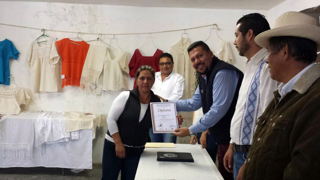 Reconocen talento de las y los artesanos de Tócuaro