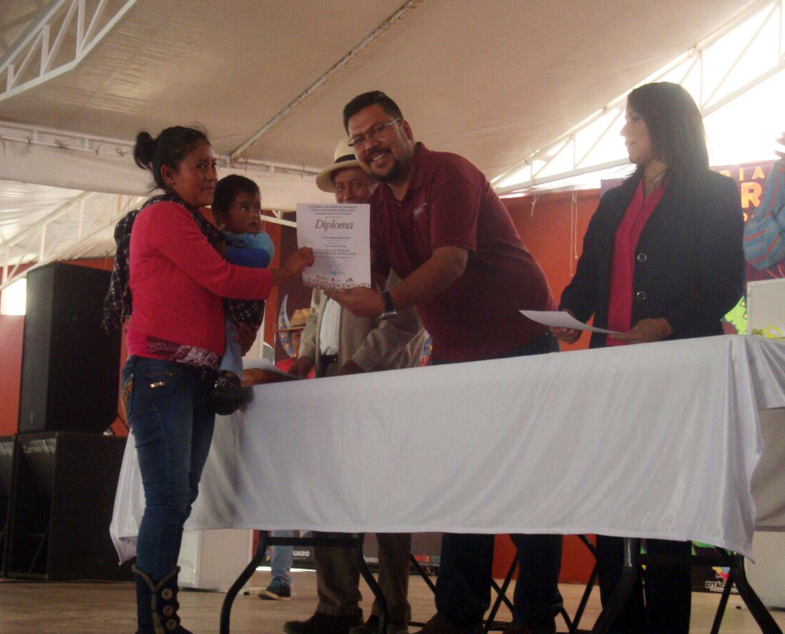 Premian a ganadores del concurso artesanal del Oriente michoacano