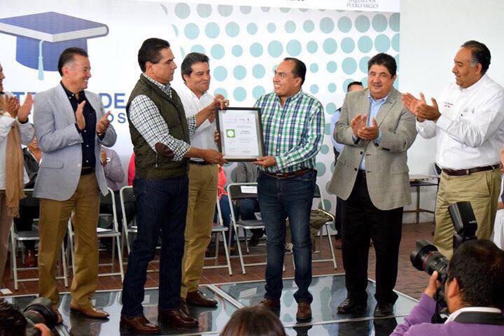 «Recibe Liconsa reconocimiento por ser una empresa comprometida con la educación»