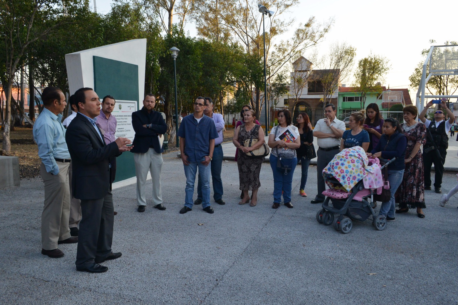 Ayuntamiento da seguimiento a acuerdos establecidos con vecinos del Fraccionamiento Cosmos