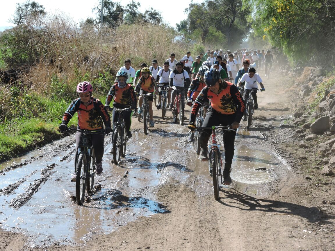 Participan estudiantes del Conalep en Paseo Ciclista 2017