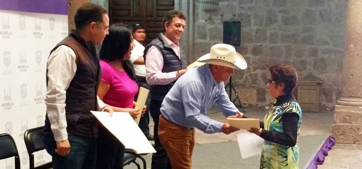 El regidor Salvador Arvizu continúa gestiones en colonias de Morelia