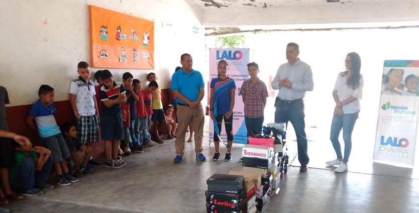 Eduardo García Chavira realiza entrega de apoyos de Misión Futuro