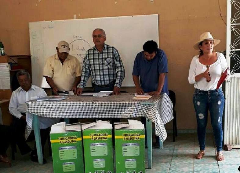 Agricultores siguen recibiendo a equipo de trabajo del Diputado Sergio Ochoa