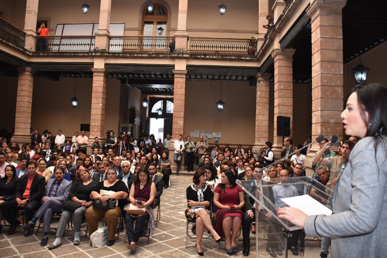 La democracia sólo es posible con transparencia: Adriana Hernández