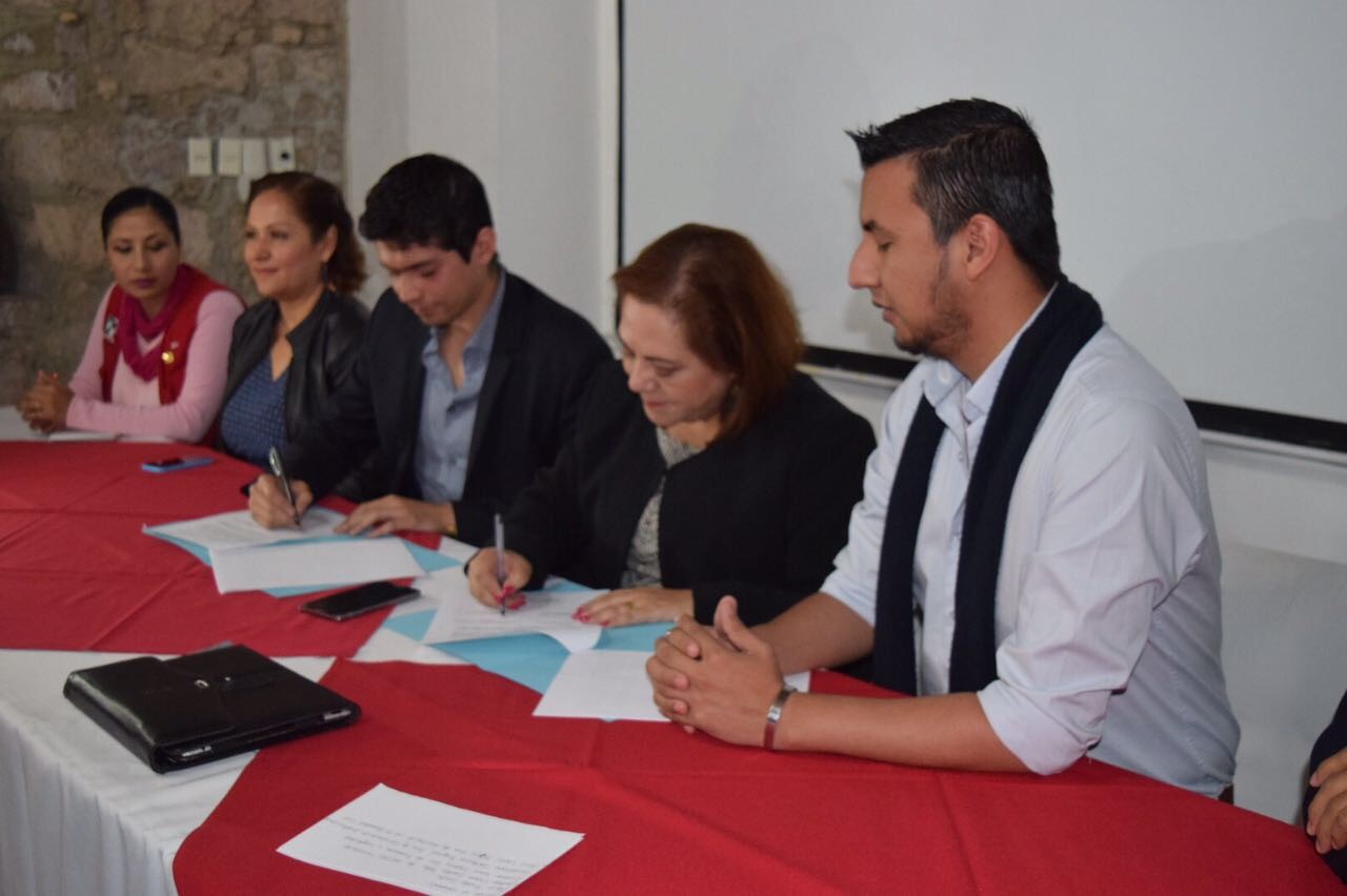 ONMPRI firma convenio para capitación de mujeres michoacanas