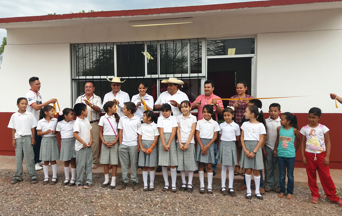 Dignifica IIFEEM espacios educativos en Tiquicheo