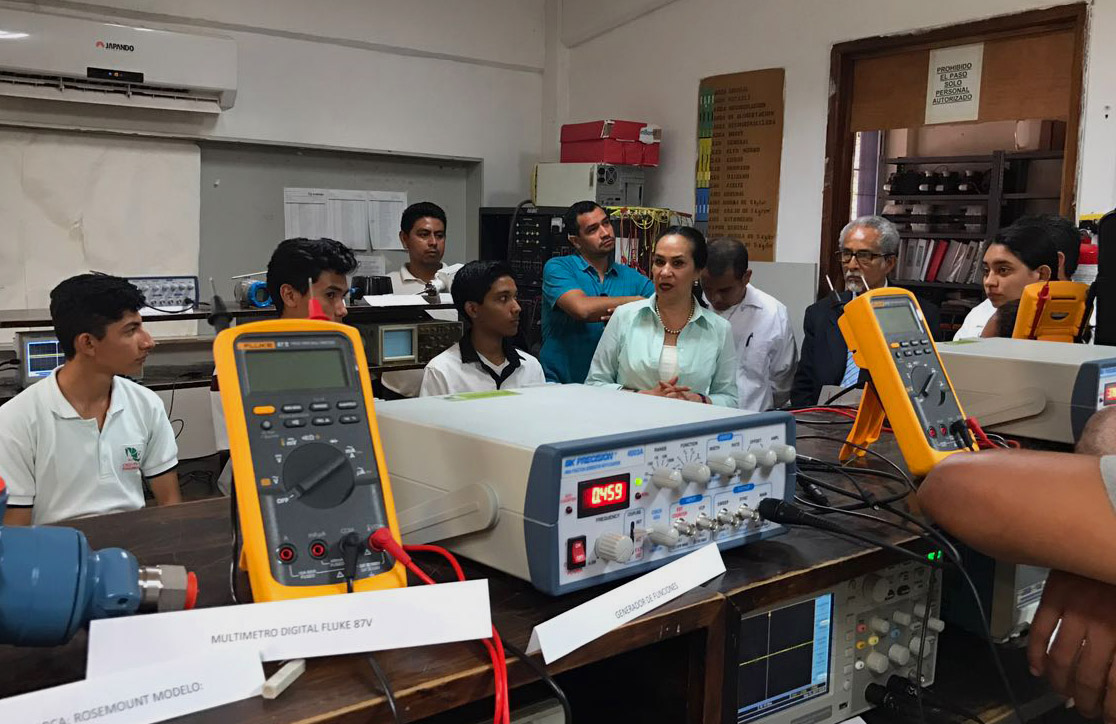 Entregan equipamiento al plantel Guacamayas del CECyTEM; la inversión, de 3.3 mdp