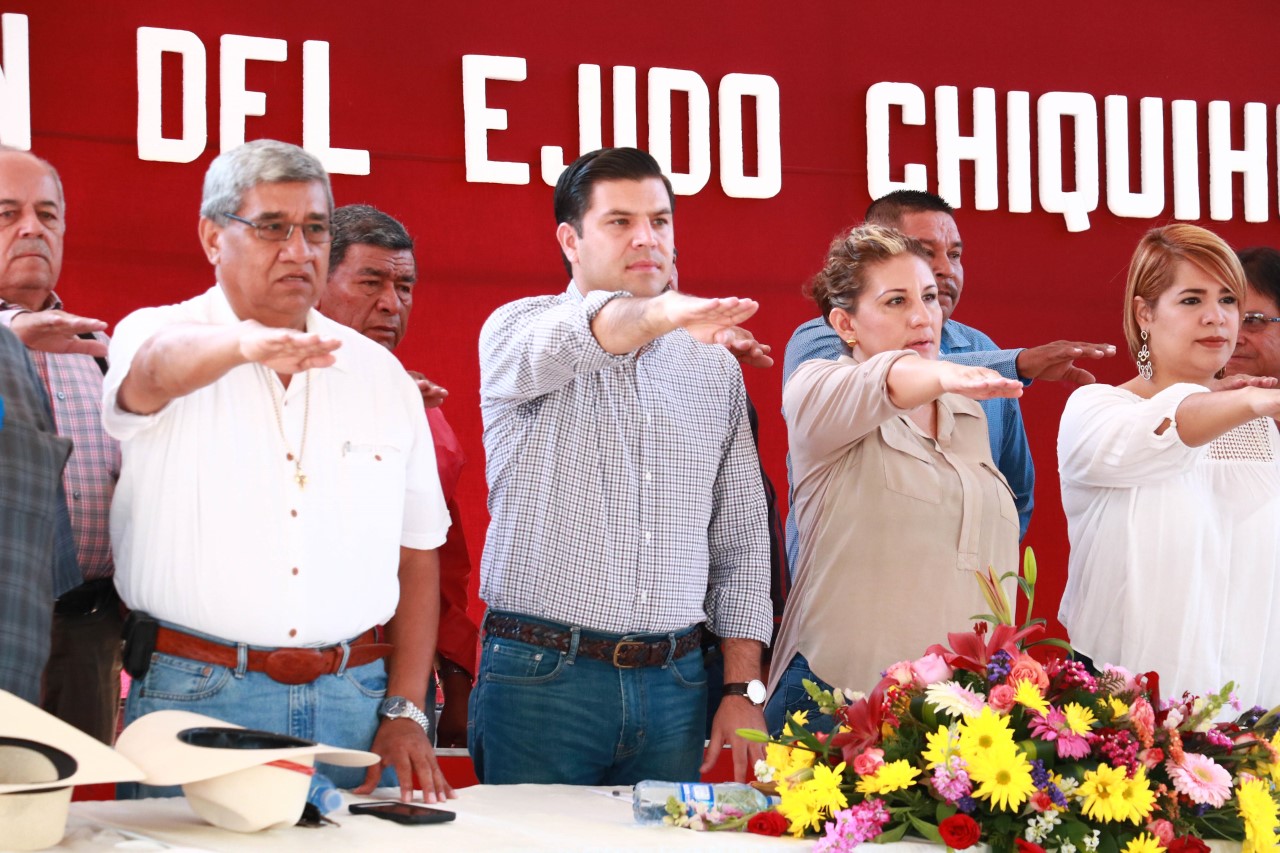 Presidente anuncia construcción de techumbre para primaria en Chiquihuitillo.