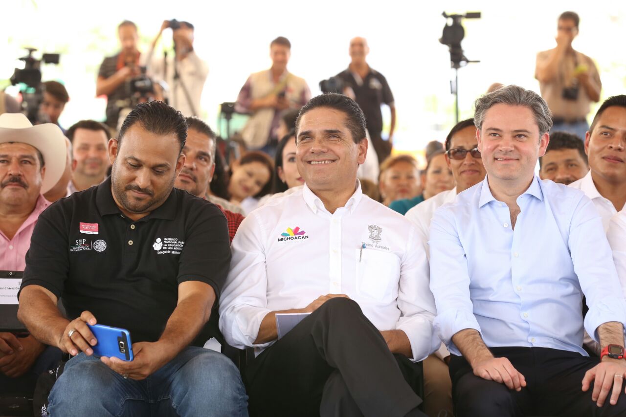Invertirán Gobierno de Michoacán e INEA más de 200 mdp contra rezago educativo