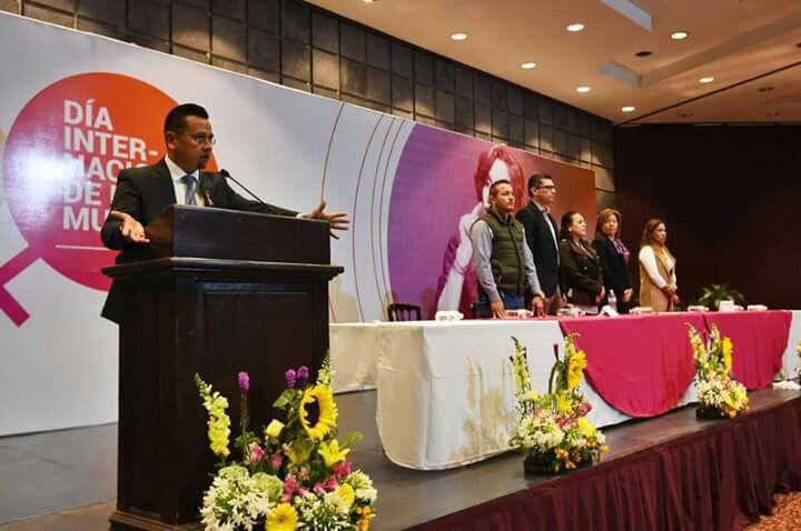 Denise Dresser y Guadalupe Loeza imparten conferencias a mujeres perredistas