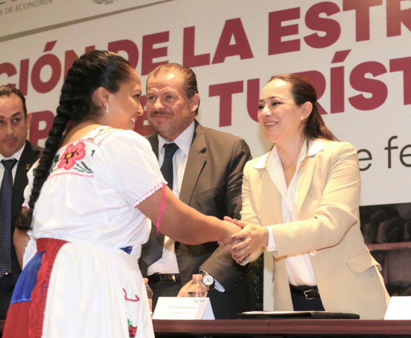 Las mujeres, en el centro de la política turística de Michoacán