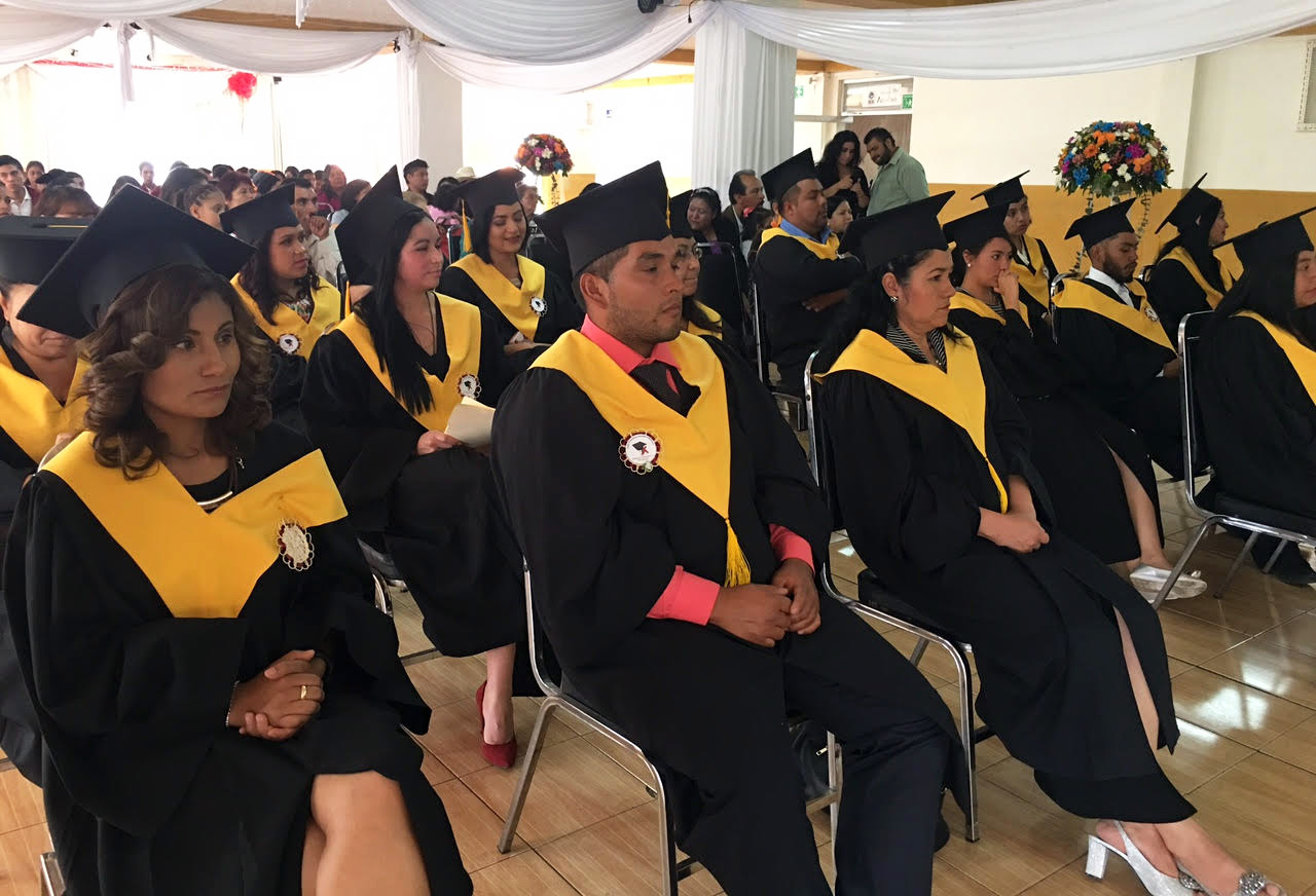 Egresan estudiantes del Sistema Abierto del Cobaem en Zitácuaro