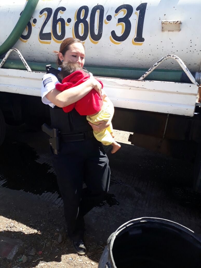 Policía de Morelia brinda atención a menor víctima de incendio