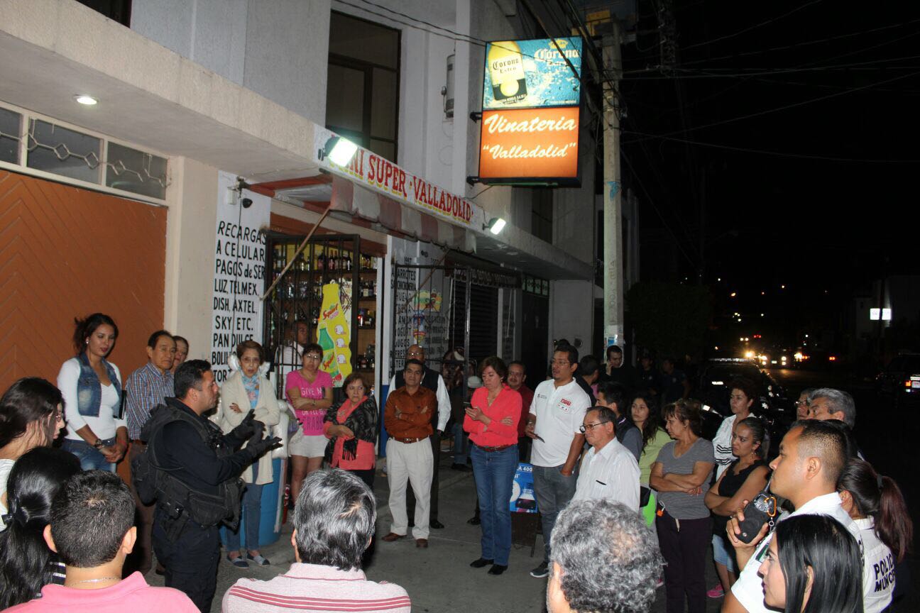 Autoridades municipales atienden solicitudes de vecinos de Villa Universidad