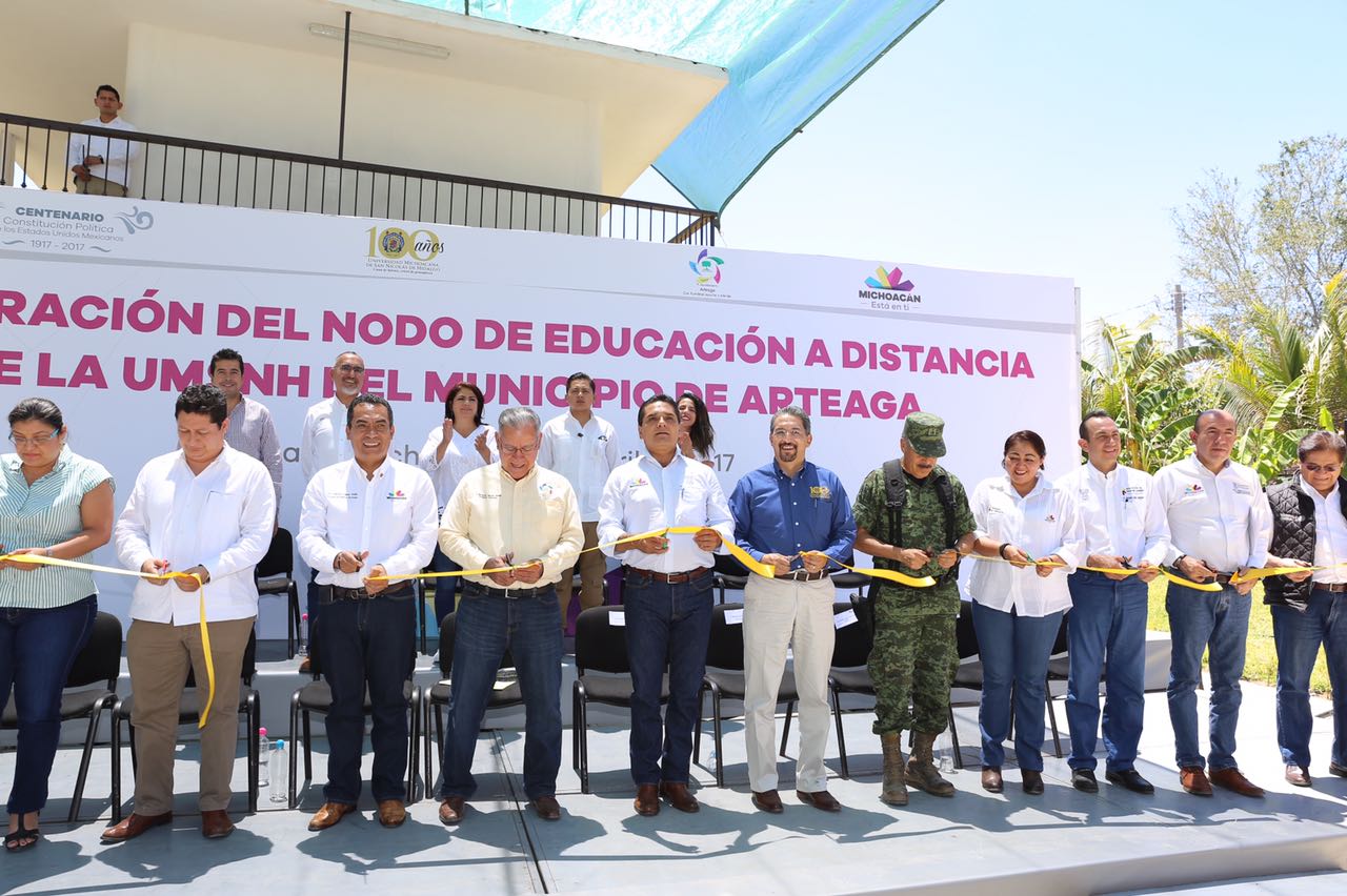 Inauguran Gobernador y UMSNH nodo de educación a distancia en Arteaga
