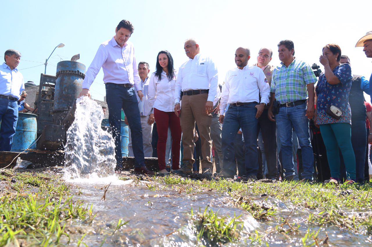 Alfonso Martínez abastece de vital líquido a zona Norponiente de Morelia
